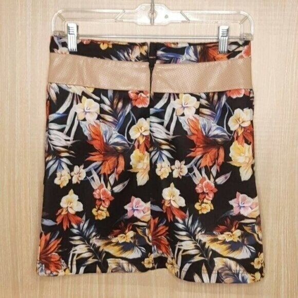 Whitney Eve NWT Floral & Faux Leather mini skirt 4 - Picture 2 of 6